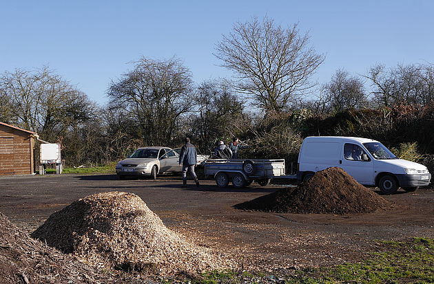 Déposez votre compost à la plateforme de compostage (et récupérez-le dans 6 mois)